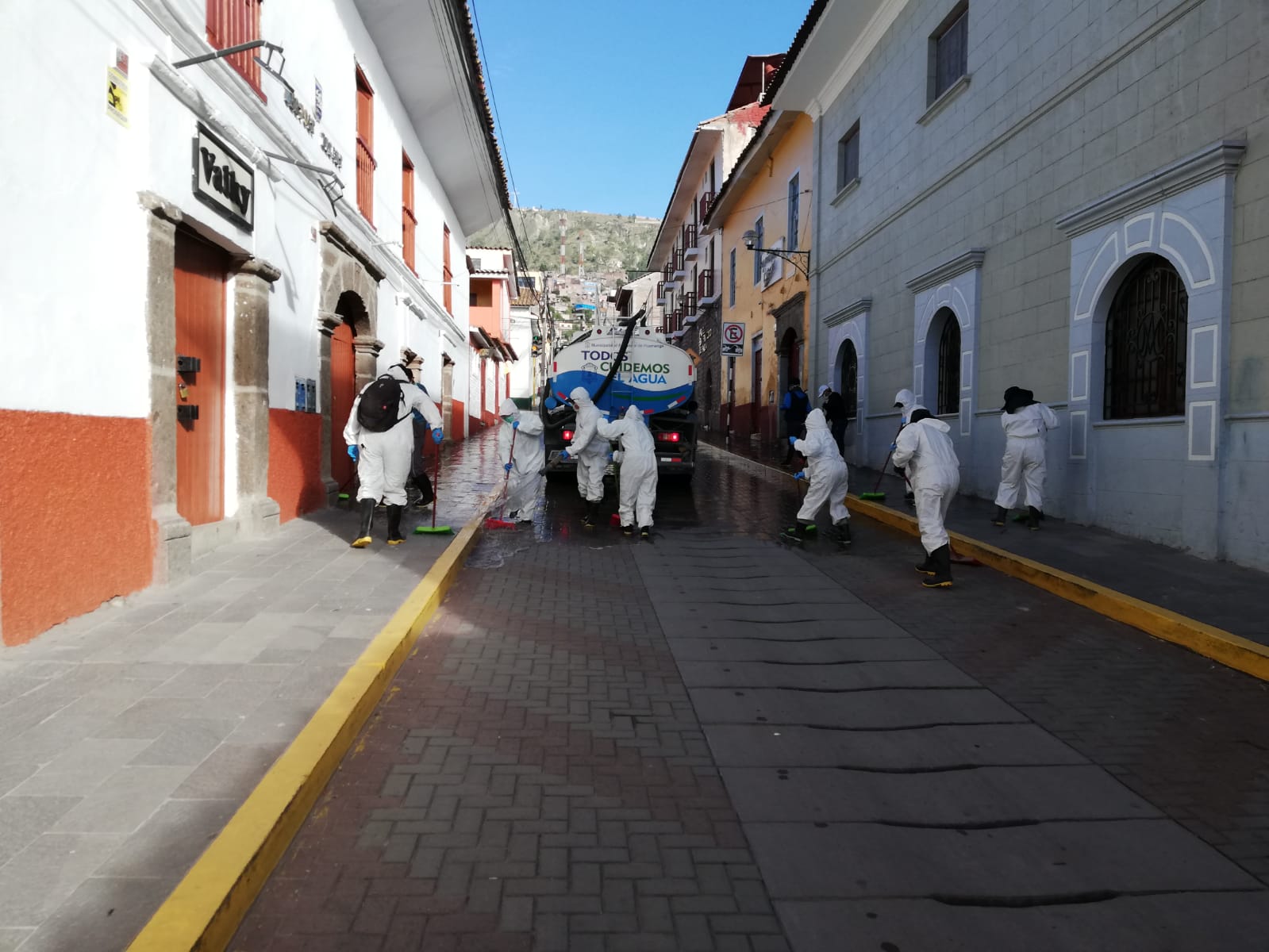 Continúan labores de desinfección en calles y espacios públicos