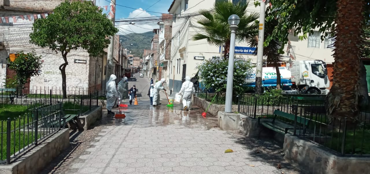 Huamanga continúa con la desinfección de sus calles