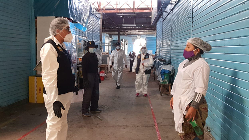 Fiscalizan cumplimiento de normas de salubridad en mercados