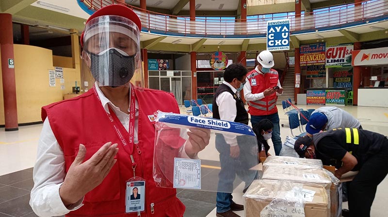 Se hizo entrega de protectores faciales para usuarios de transporte público