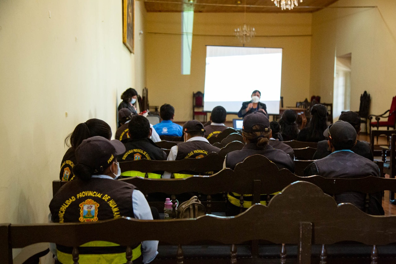 Capacitan personal administrativo e inspectores de transporte