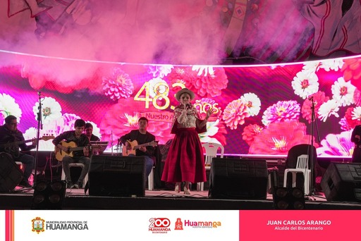 MILES DE AYACUCHANOS SE DELEITAN CON LA SERENATA A HUAMANGA POR LOS 483°ANIVERSARIO